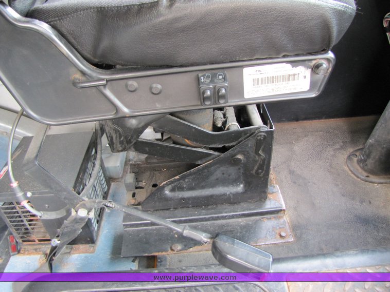 image for item 3118 2001 Thomas School Bus with wheel chair lift