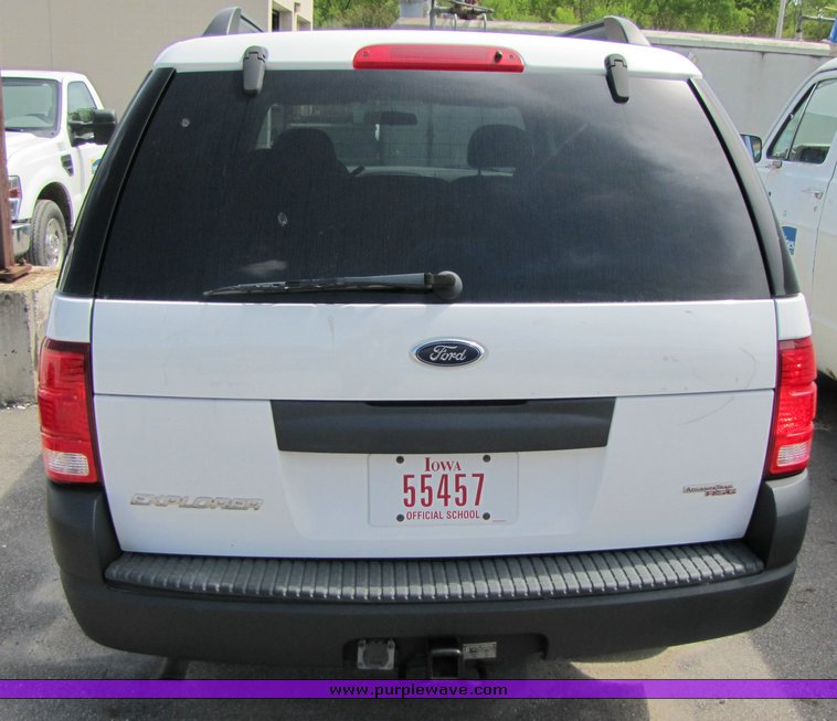 image for item 3134 2005 Ford Explorer