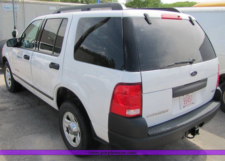 image for item 3134 2005 Ford Explorer