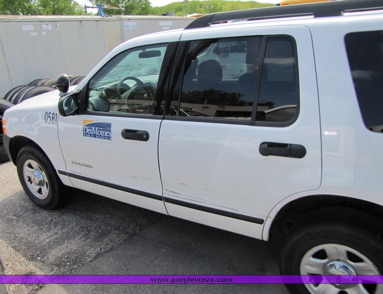 image for item 3134 2005 Ford Explorer