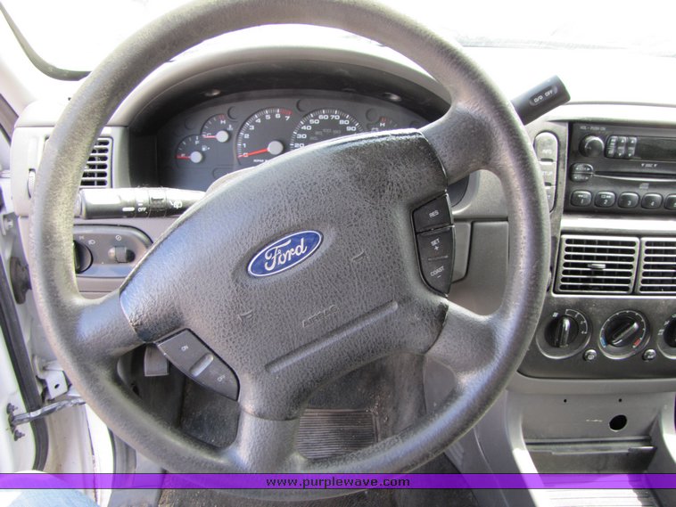 image for item 3134 2005 Ford Explorer