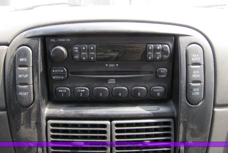 image for item 3134 2005 Ford Explorer