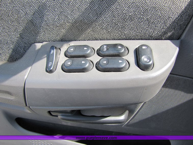 image for item 3134 2005 Ford Explorer