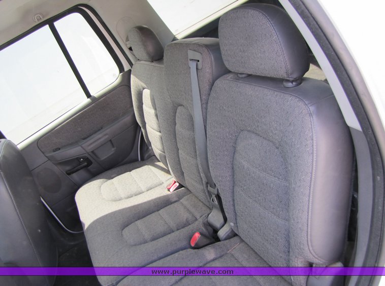 image for item 3134 2005 Ford Explorer