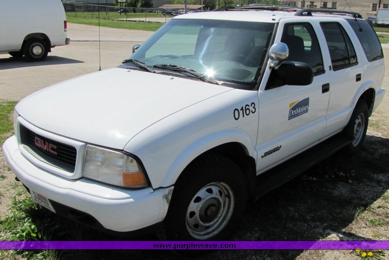 image for item 3135 2001 GMC Jimmy