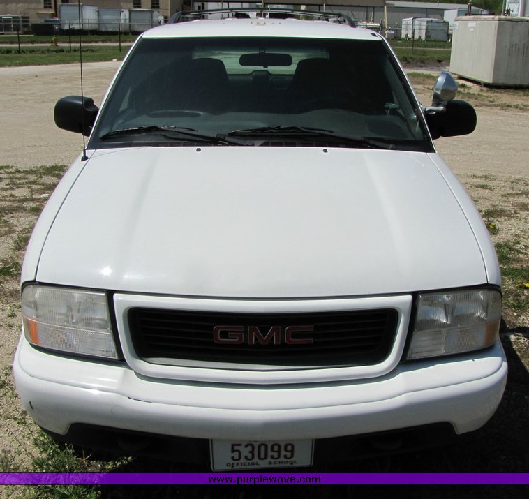 image for item 3135 2001 GMC Jimmy