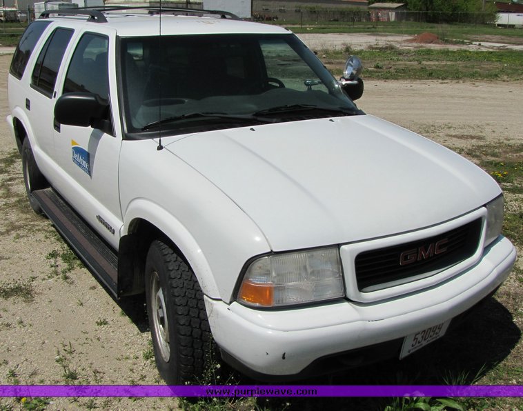 image for item 3135 2001 GMC Jimmy