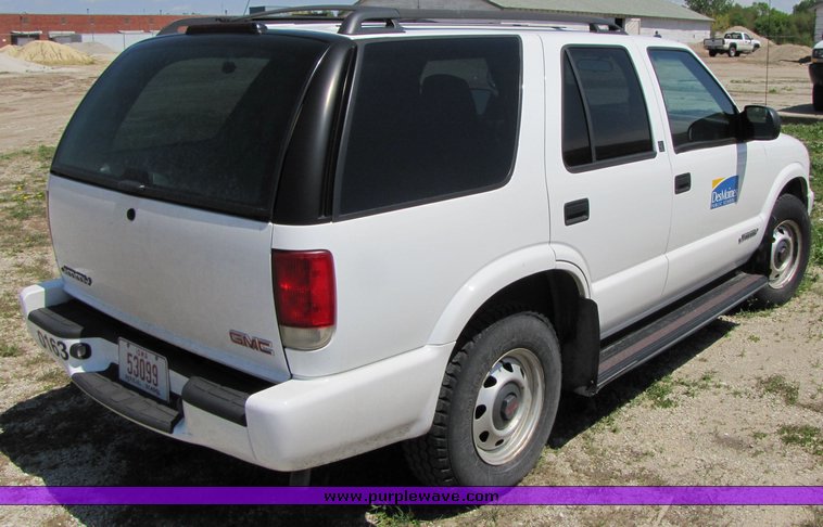 image for item 3135 2001 GMC Jimmy