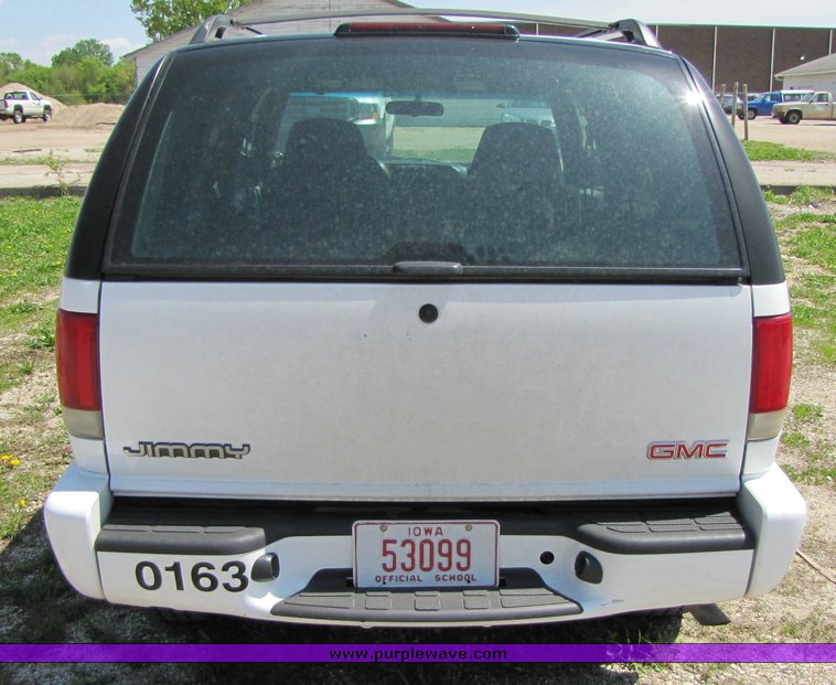 image for item 3135 2001 GMC Jimmy