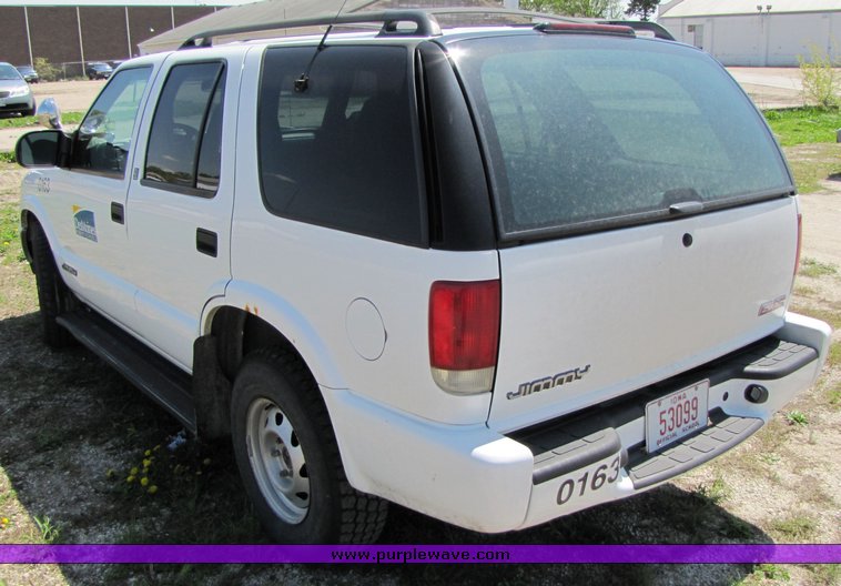 image for item 3135 2001 GMC Jimmy