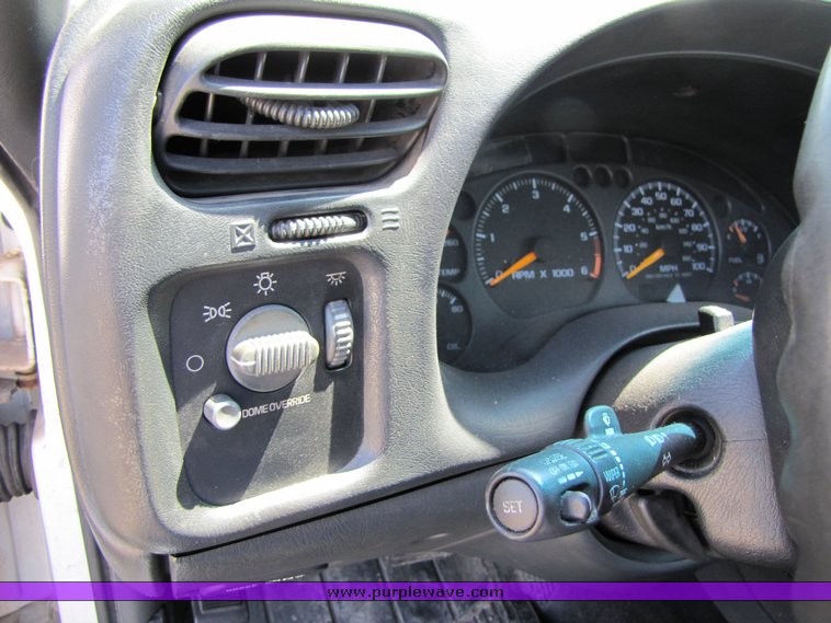 image for item 3135 2001 GMC Jimmy