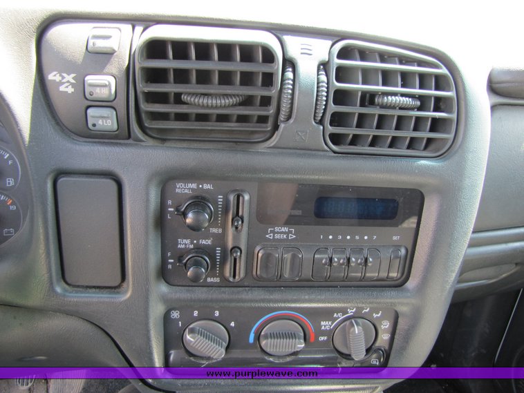 image for item 3135 2001 GMC Jimmy