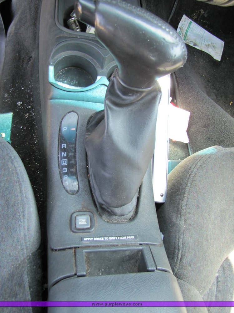 image for item 3135 2001 GMC Jimmy