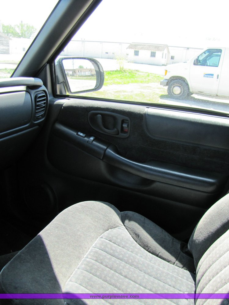 image for item 3135 2001 GMC Jimmy