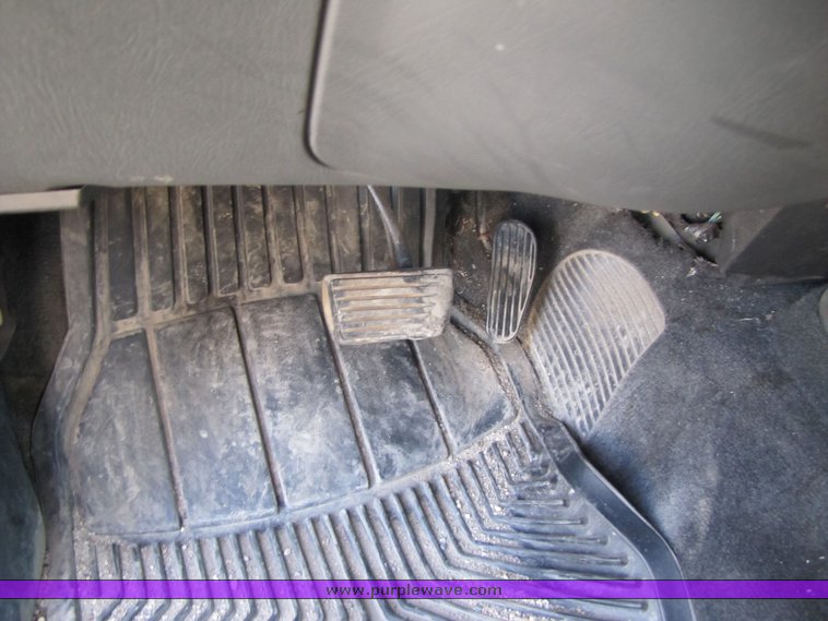 image for item 3135 2001 GMC Jimmy