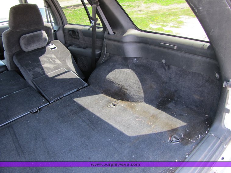 image for item 3135 2001 GMC Jimmy