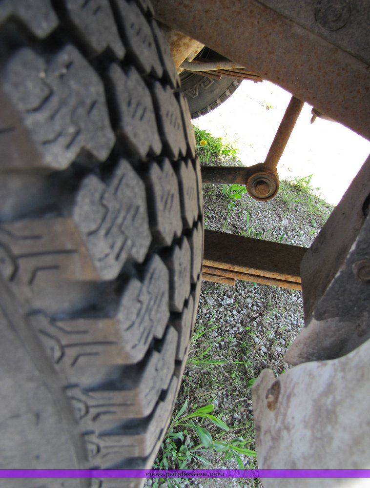 image for item 3135 2001 GMC Jimmy