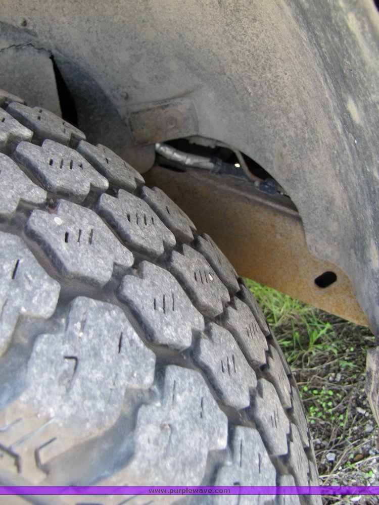 image for item 3135 2001 GMC Jimmy