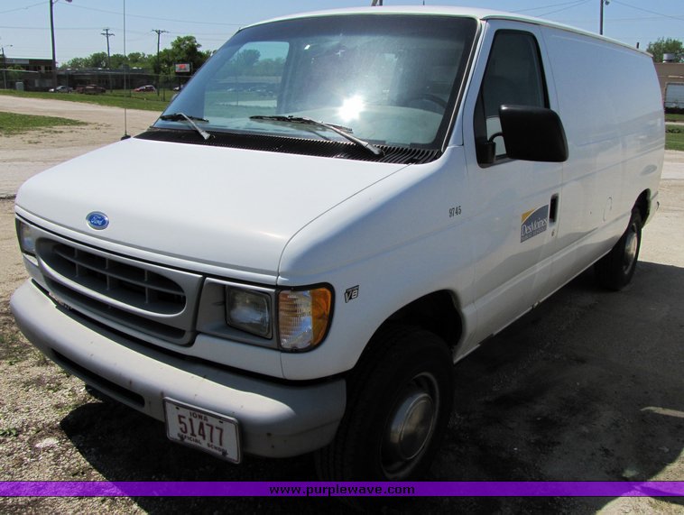 image for item 3137 1997 Ford Econoline E250 van