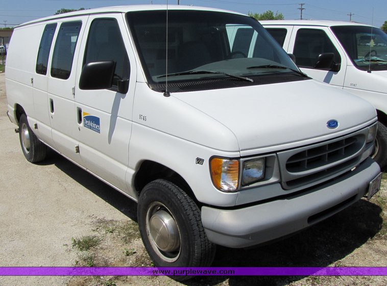 image for item 3137 1997 Ford Econoline E250 van