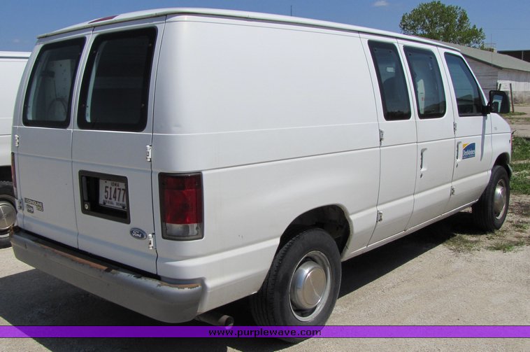 image for item 3137 1997 Ford Econoline E250 van
