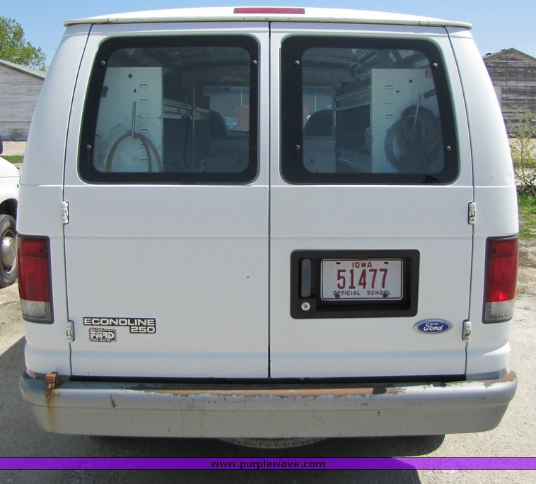image for item 3137 1997 Ford Econoline E250 van