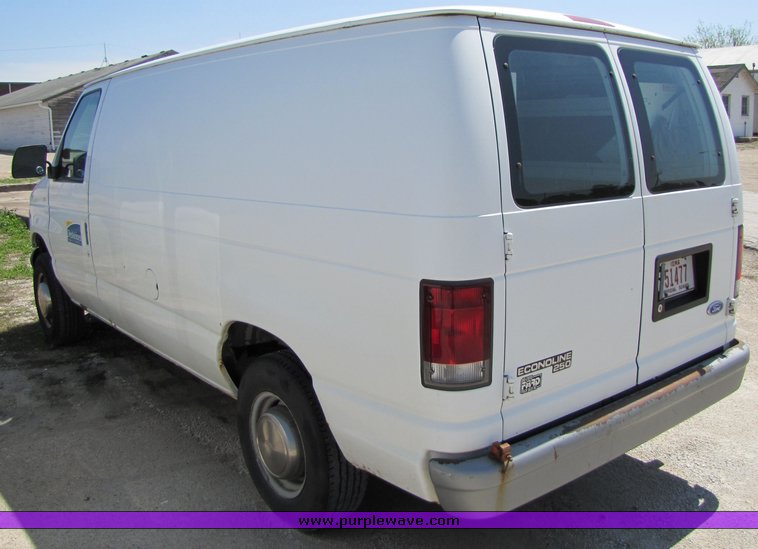 image for item 3137 1997 Ford Econoline E250 van