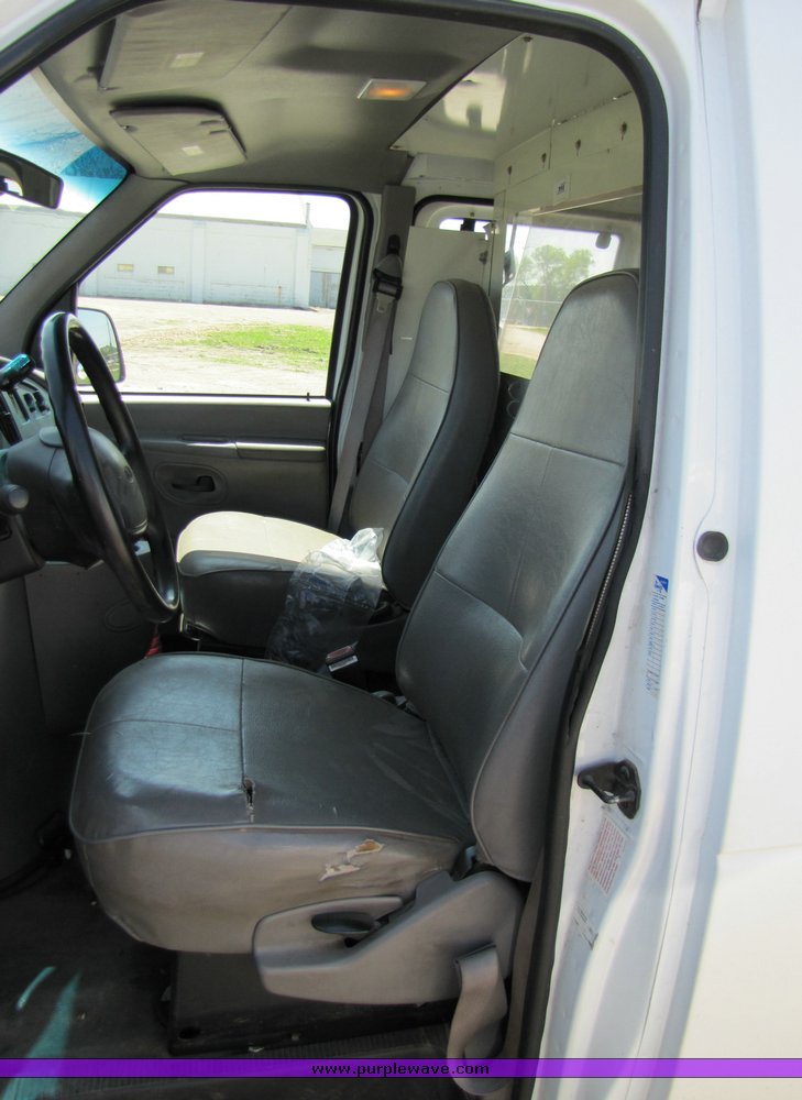 image for item 3137 1997 Ford Econoline E250 van