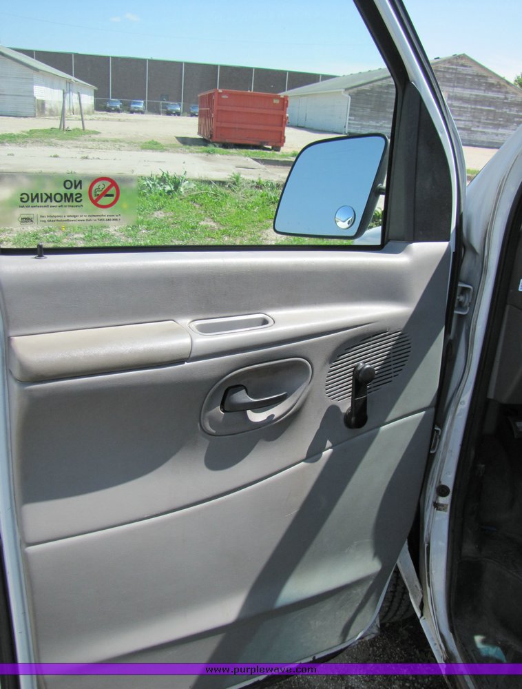 image for item 3137 1997 Ford Econoline E250 van