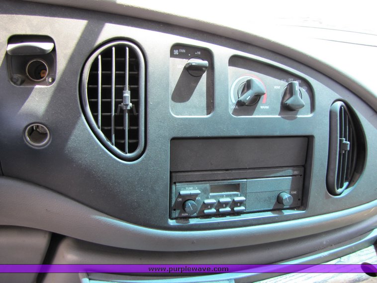 image for item 3137 1997 Ford Econoline E250 van