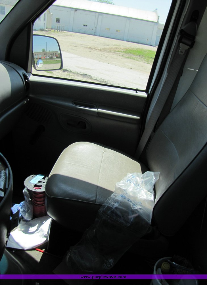 image for item 3137 1997 Ford Econoline E250 van