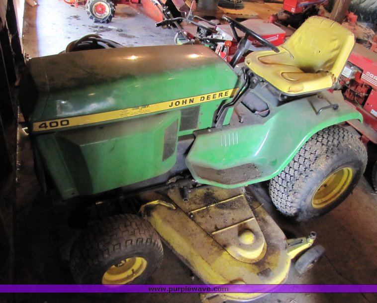 image for item 3139 John Deere 400 lawn tractor