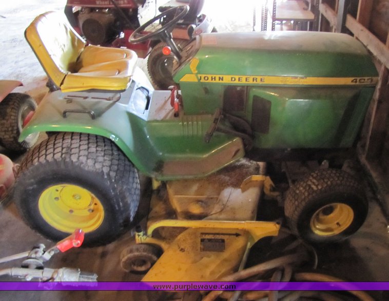 image for item 3139 John Deere 400 lawn tractor