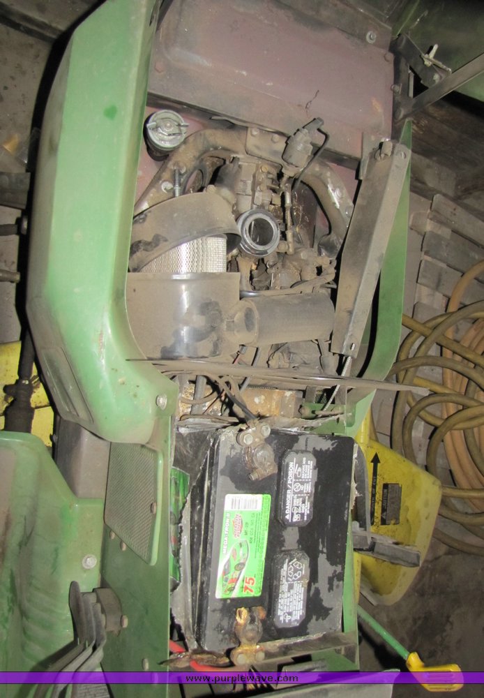 image for item 3139 John Deere 400 lawn tractor