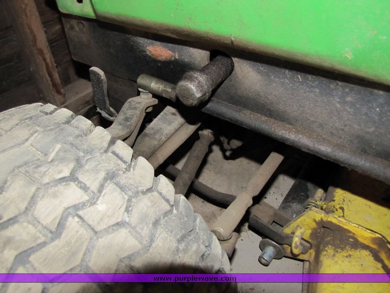 image for item 3139 John Deere 400 lawn tractor