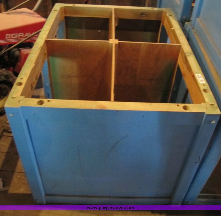 image for item 3156 (16) work benches with vise