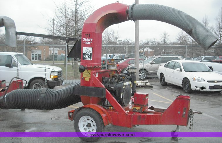 image for item 3262 Giant Vac TM6500-HW leaf vacuum