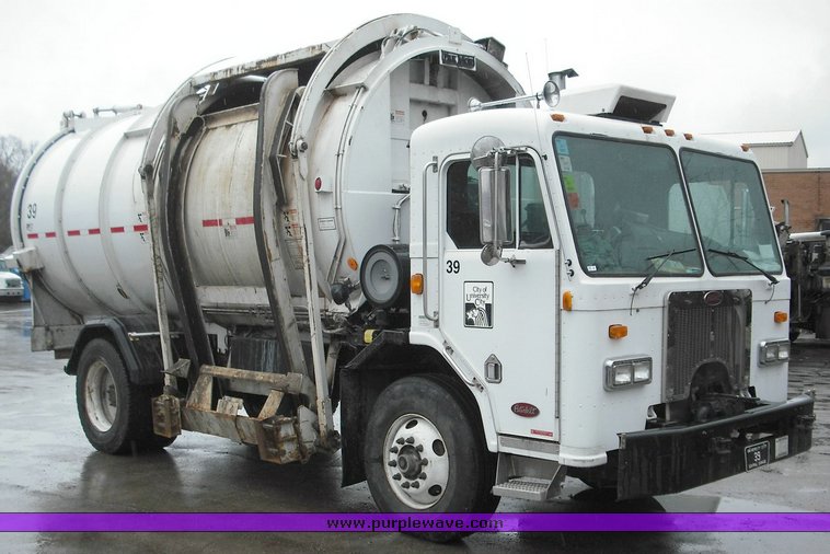 image for item 3264 2002 Peterbilt Model 320 refuse truck