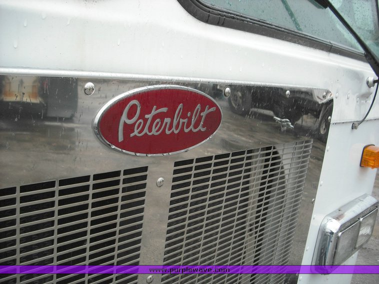 image for item 3264 2002 Peterbilt Model 320 refuse truck