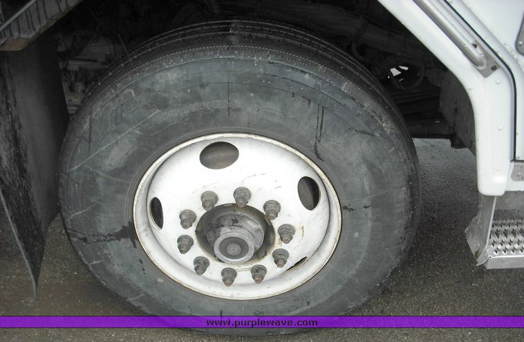 image for item 3264 2002 Peterbilt Model 320 refuse truck