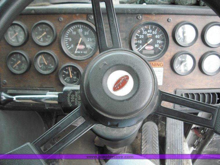 image for item 3264 2002 Peterbilt Model 320 refuse truck