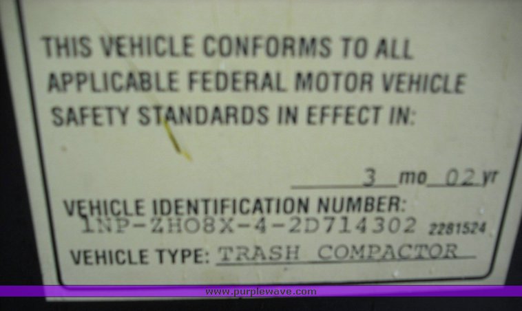 image for item 3264 2002 Peterbilt Model 320 refuse truck