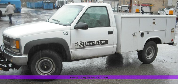 image for item 3267 1999 Chevrolet 3500 pickup with utility bed