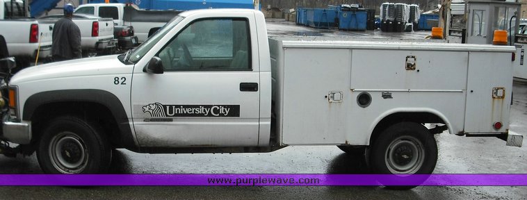 image for item 3267 1999 Chevrolet 3500 pickup with utility bed