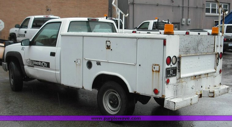 image for item 3267 1999 Chevrolet 3500 pickup with utility bed