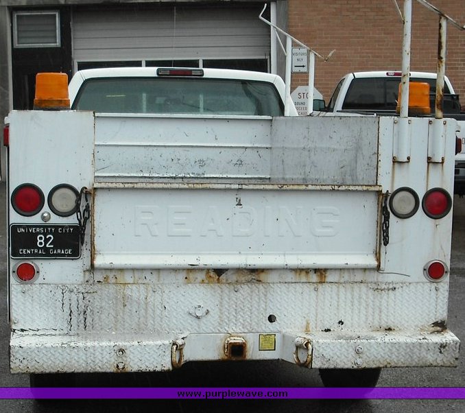 image for item 3267 1999 Chevrolet 3500 pickup with utility bed