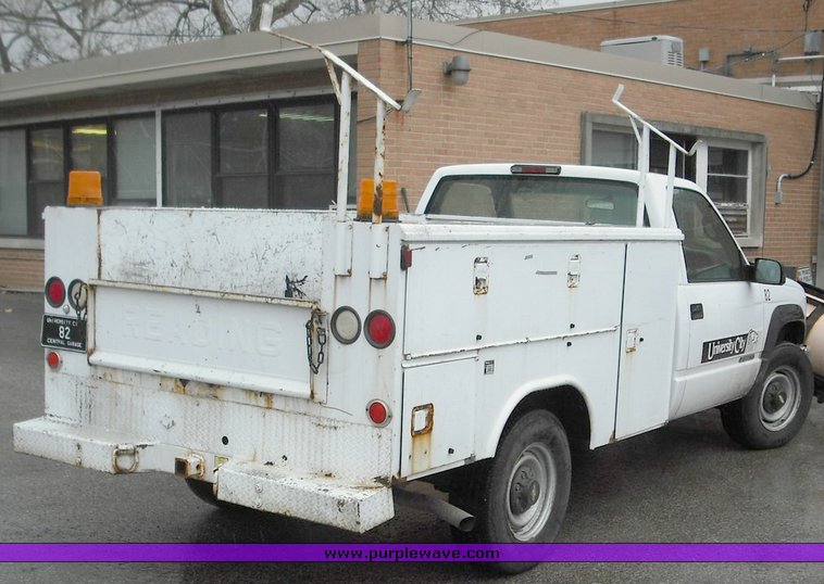 image for item 3267 1999 Chevrolet 3500 pickup with utility bed