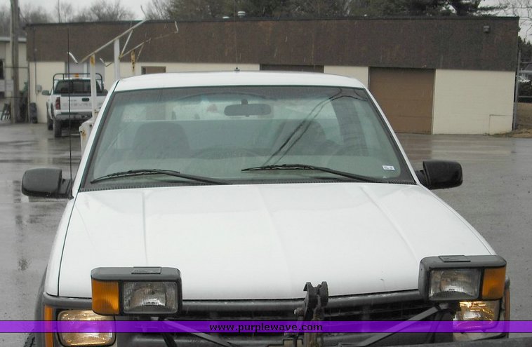 image for item 3267 1999 Chevrolet 3500 pickup with utility bed