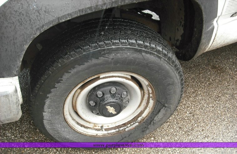 image for item 3267 1999 Chevrolet 3500 pickup with utility bed