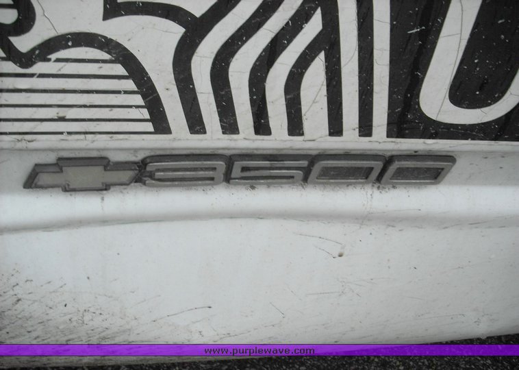 image for item 3267 1999 Chevrolet 3500 pickup with utility bed